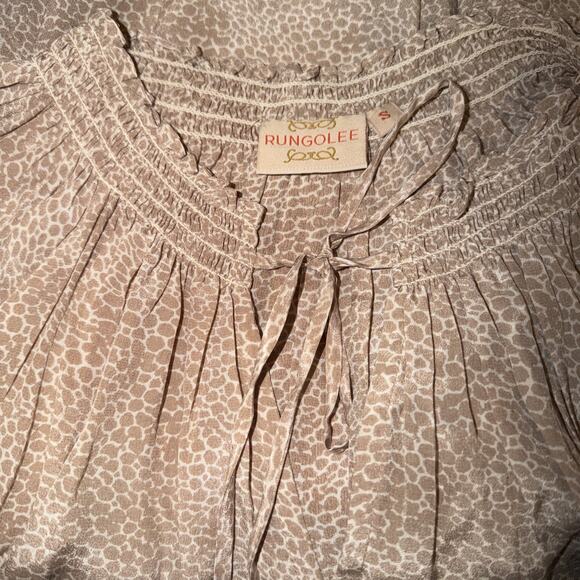 Rungolee Louise V Neck Smocked Neck Blouse Silk Size S Small Beige - Picture 6 of 6